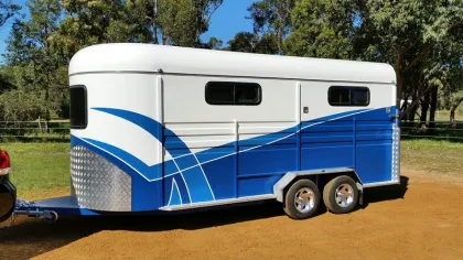 Three Horse Angle Load Float with Kitchen