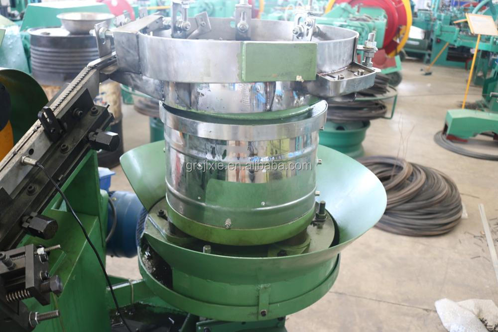 Automatic cold heading screw making machine