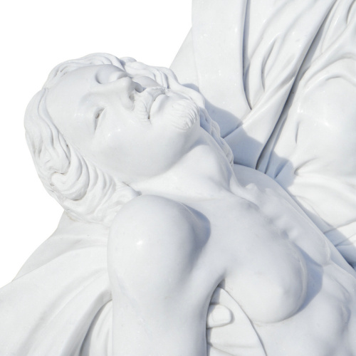 聖母マリアとイエスの大理石の彫刻