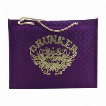 Promotional Nonwoven Fashionable Shopping Bags in Purple Color, Stamped Logo