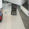 Revestimientos protectores de piso reutilizables durante la construcción