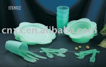 24-piece plum blossom picnic set