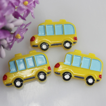 Venda quente bonito design de moda amarelo bonito mini ônibus com parte traseira plana de contas de resina adesivos Kawaii para geladeira livro de recortes de telefone celular