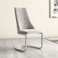 Silla de terciopelo gris contemporánea con base de acero elegante