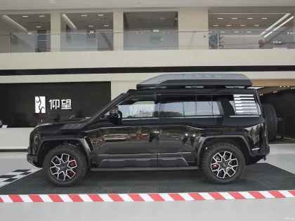 BYD YangWang U8 2024 Off-Road Hybrid SUV: China's Luxury Electric Vehicle