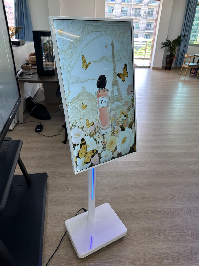 Sinema lobileri ve dijital sinema reklamları için profesyonel döner kapalı mobil LCD poster