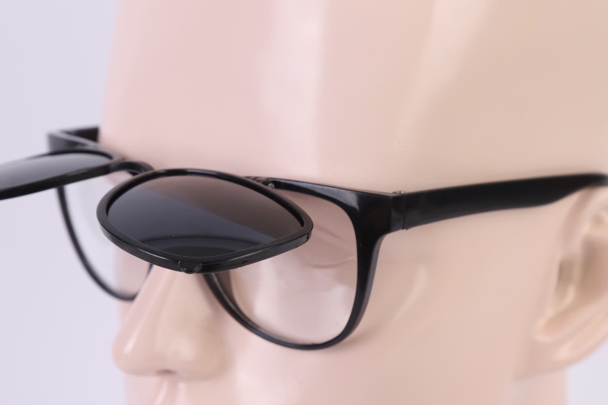 Flip safety glasses