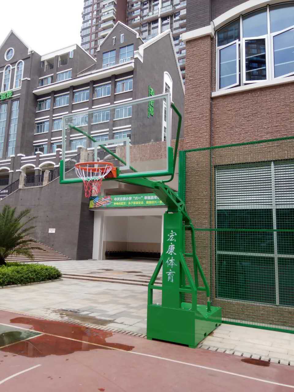 Movable portable basketball hoop stands no wheels