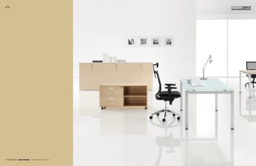 China manufacturer cheap good-looking glass top office desk furniture exporter