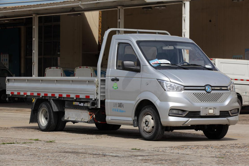 Dongfeng 4x2 Light Cargo Truck Double Cabin Mini شاحنة النقل الشاحنة