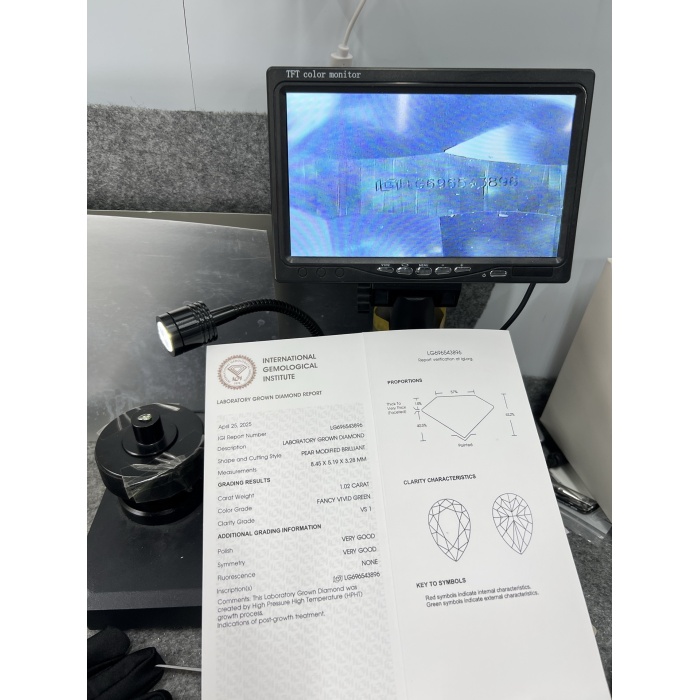 เพชร Lab สีเขียวสดใส 1.02CT PEAR VS1 HPHT