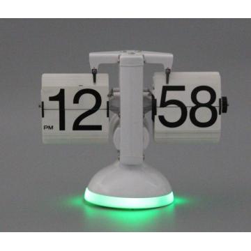 Reloj de sobremesa pequeño con tapa y luces LED