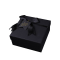 Schwarze Geschenkverpackung für Parfüm