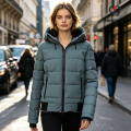 Chaqueta elegante con capucha para mujer