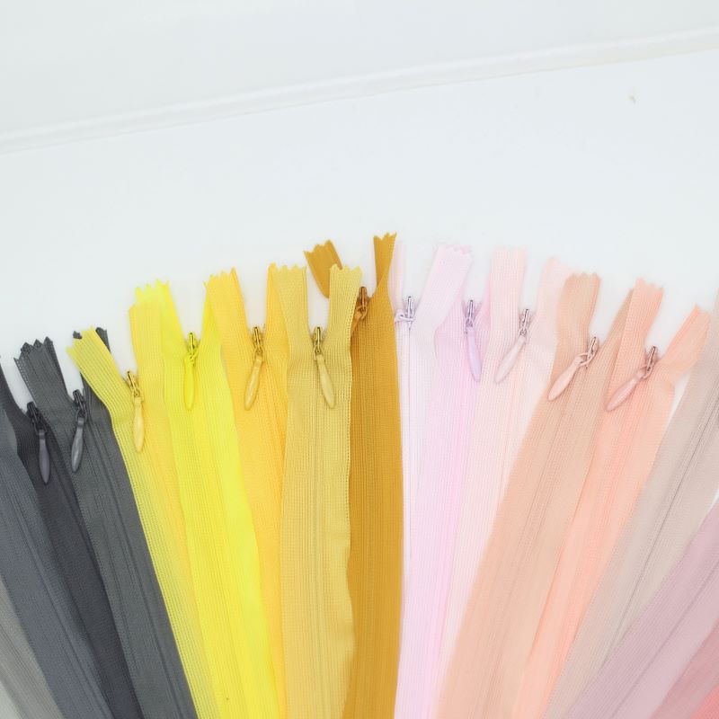 All kinds of garment zippers