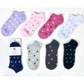 Simple fashion socks can be customized