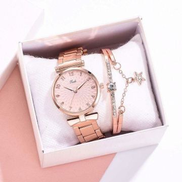 Hot Sale Women's Quartz Watches with Bracelet for 2022