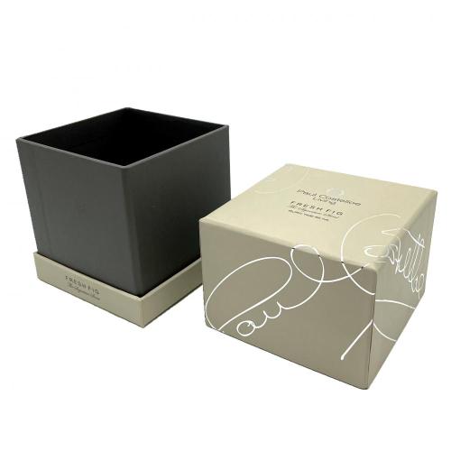 Boîtes de parfum de 50 ml de colorier beige.