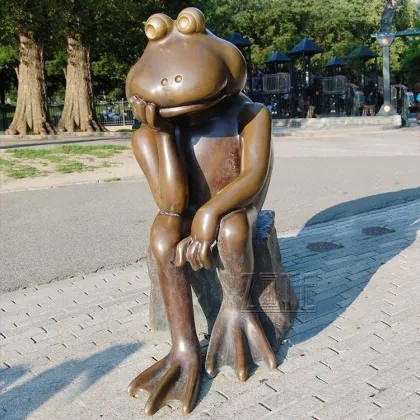 Fine Workmanship Metal Material Bronze Frog Statue Head On Lotus Leaf