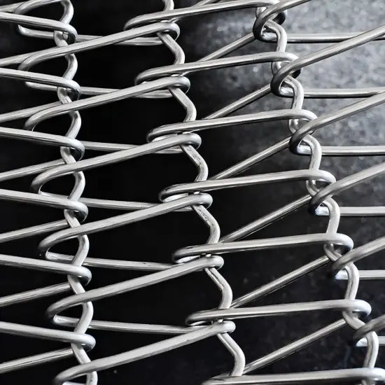 Balanced weave conveyor belt