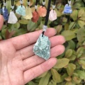 Естественный грубый кристаллический кулон с черной веревкой