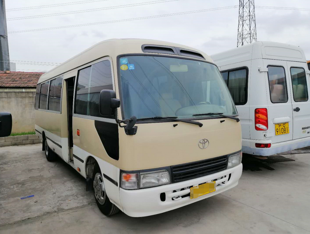 تستخدم TOYOTA COASTER MINI VAN