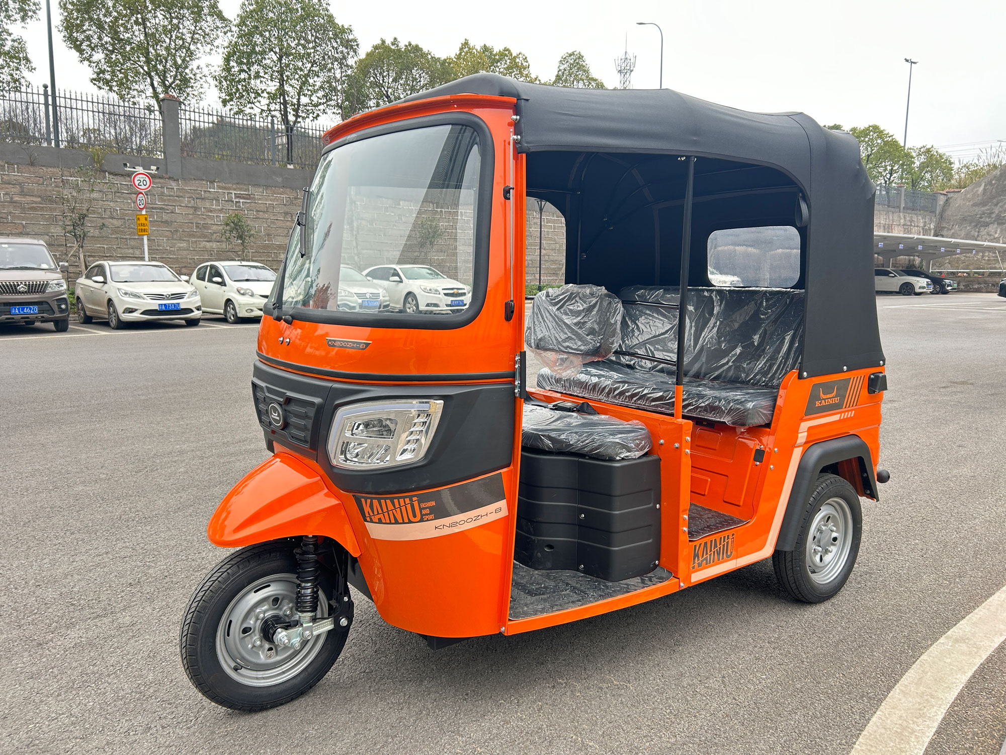 Transporte de tres ruedas eficiente y seguro