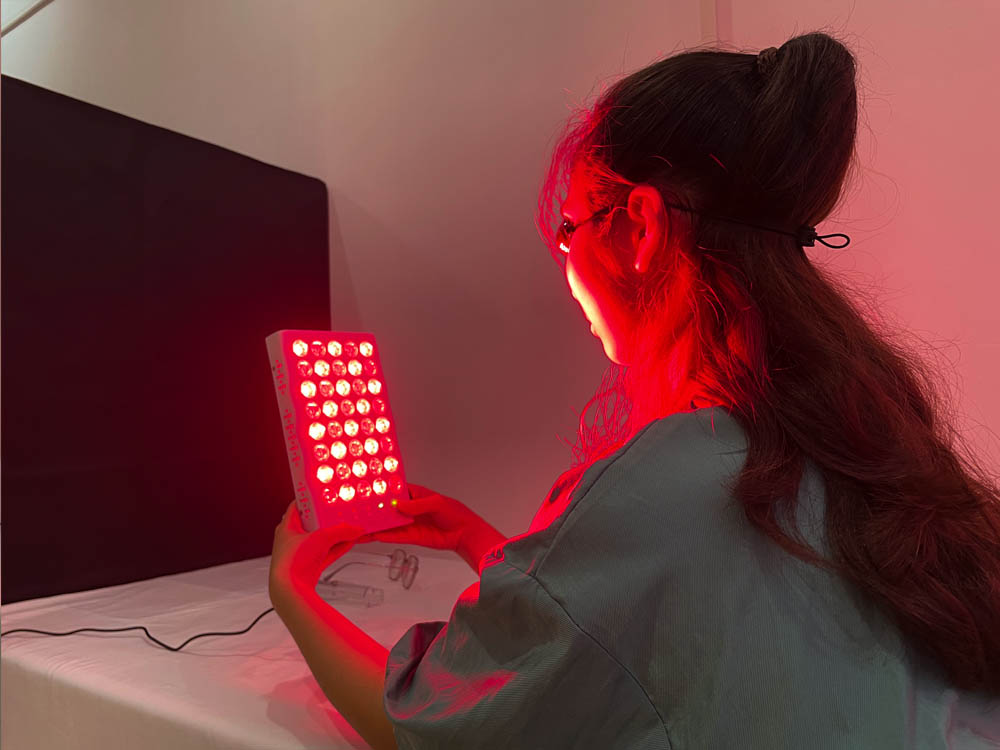 hand held red therapy light