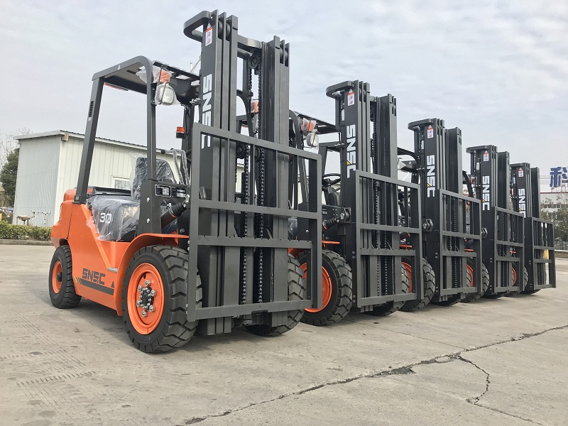 3T Forklift with Triple Mast