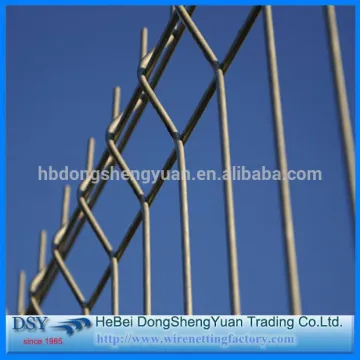 3D welded wire mesh fence panels/Hot sale Poland 3D wire mesh fence with peach /retangular post
