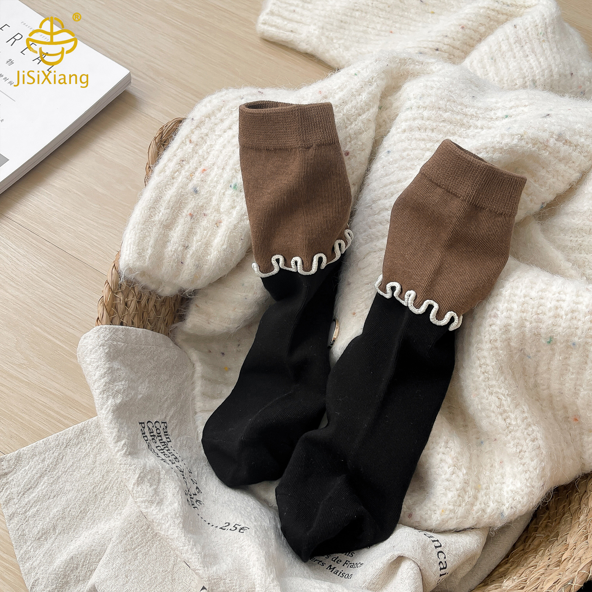 Korean version of contrasting colored socks with black fungus edges and stacked socks