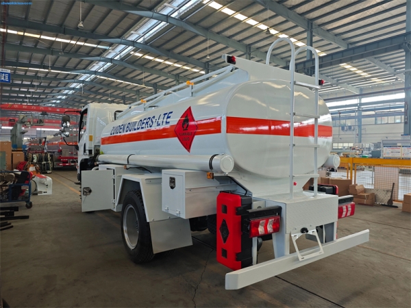 Customized Shacman 4x4 7m³ Fuel Transport Truck