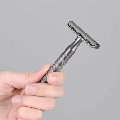 Classic Mens Safety Razor: Brass & Stainless Steel Double Edge Shaving Tool for Smooth Shaves