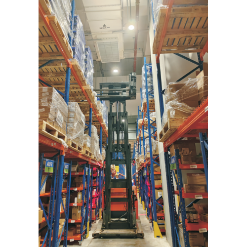 Очень узкий проход поддон