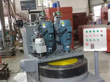 Brake disc grinding machine for automobile