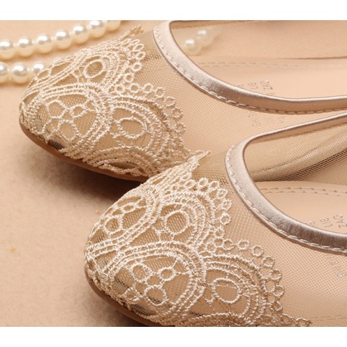 Women Light Mesh Breathable Shoes Embroidery patch Round