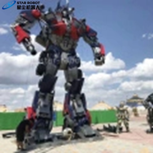 Robot optimus transformator besi prime untuk dipamerkan