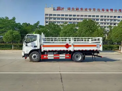 Liquefied petroleum gas cylinder transport vehicle