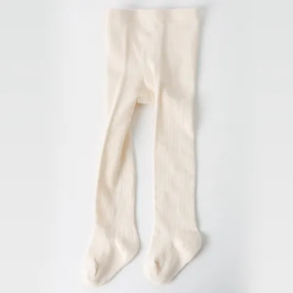 Wearing thin pantyhose on the outside