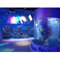 Grand aquarium pour le restaurant