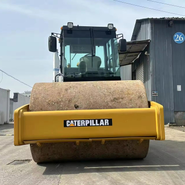 Caterpillar d'occasion CS683 CS583 Double tambour Rouleau de route vibratoire en bon état à vendre