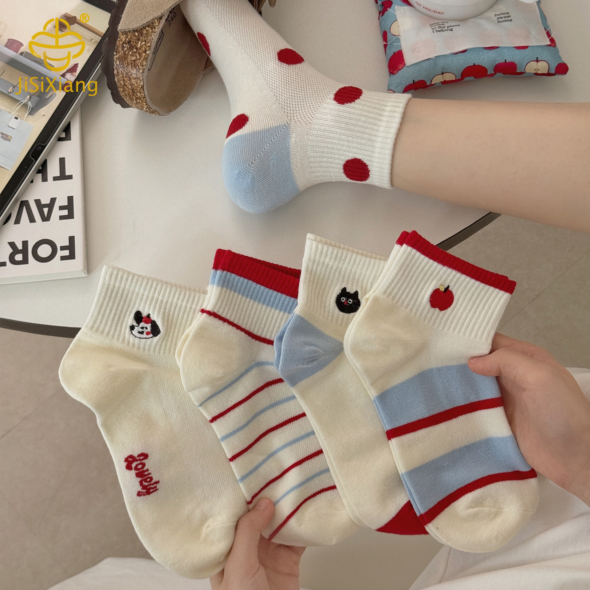 Short embroidered socks