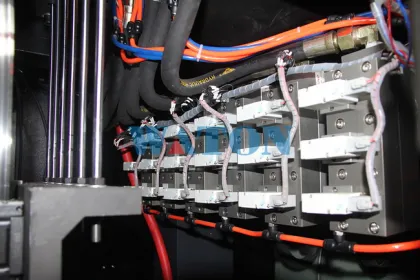 PET Blow Moulding Machines For Bottles