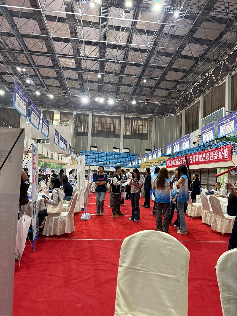 Ruislife Tire Co., Ltd. Invited to Participate in the "Chongqing Quick Job, Create the Future" Female College Student Job Fair at Chongqing Technology and Business University