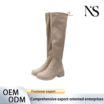 Botas hasta la rodilla de ante beige