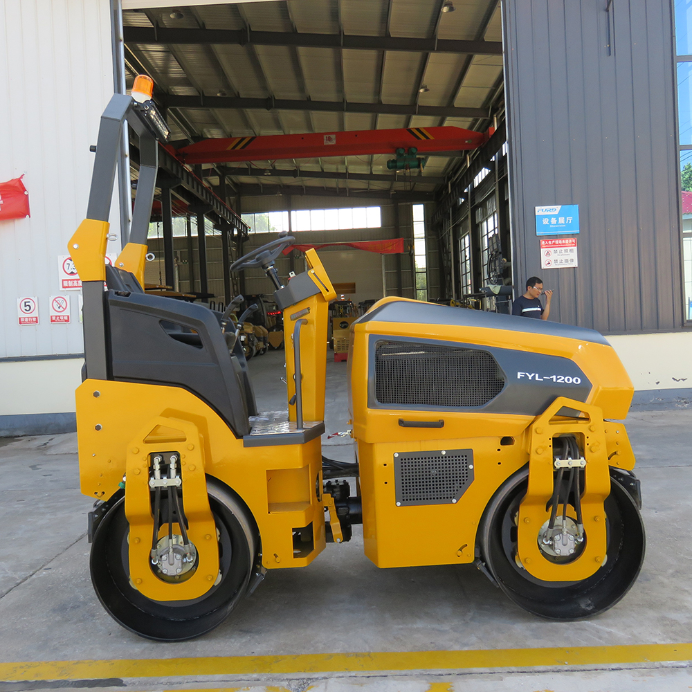 New 3-ton double drum road roller sold at reduced price