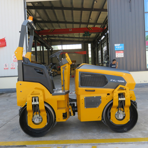 New 3-ton double drum road roller sold at reduced price