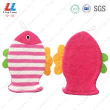 Pink fish swanky bath gloves for children