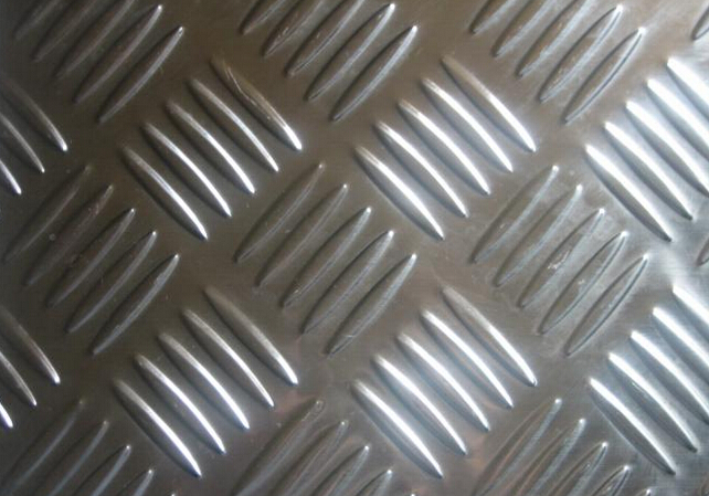 Grip safety grating