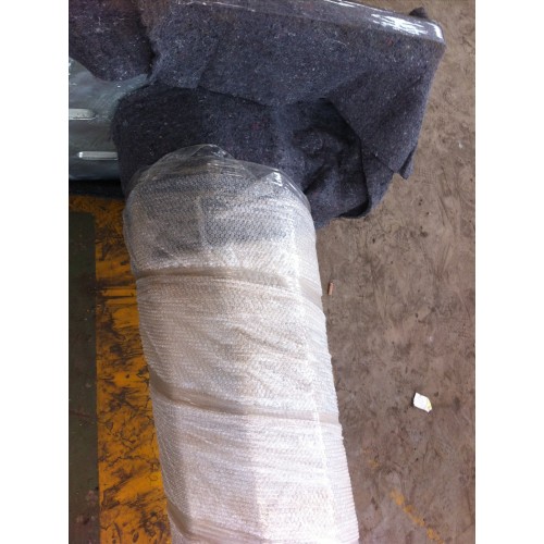 Cực ánh sáng đường phố với cột chữ hai cánh tay